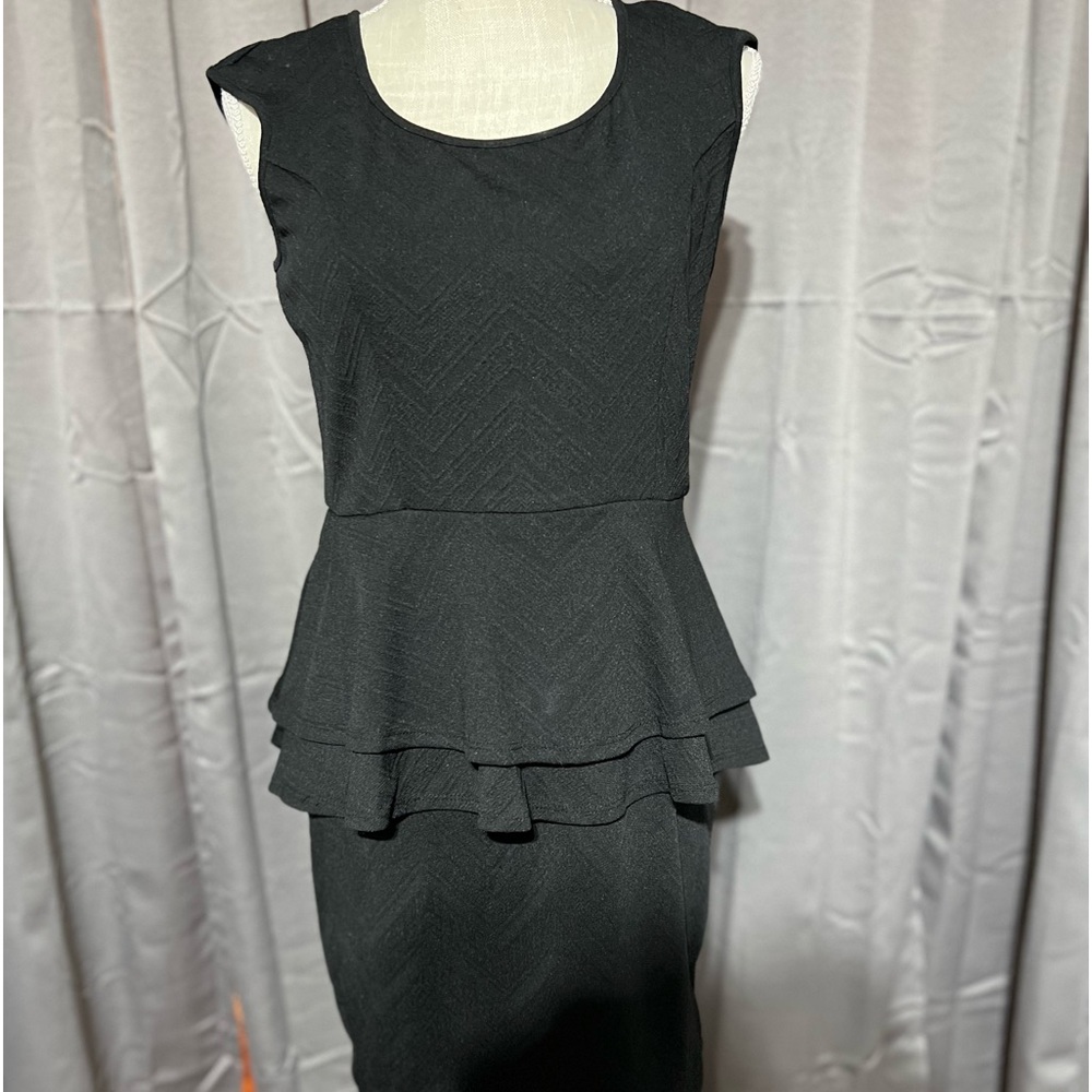 Black dress can be casual or dressy, Size Large.Worn 1 time.